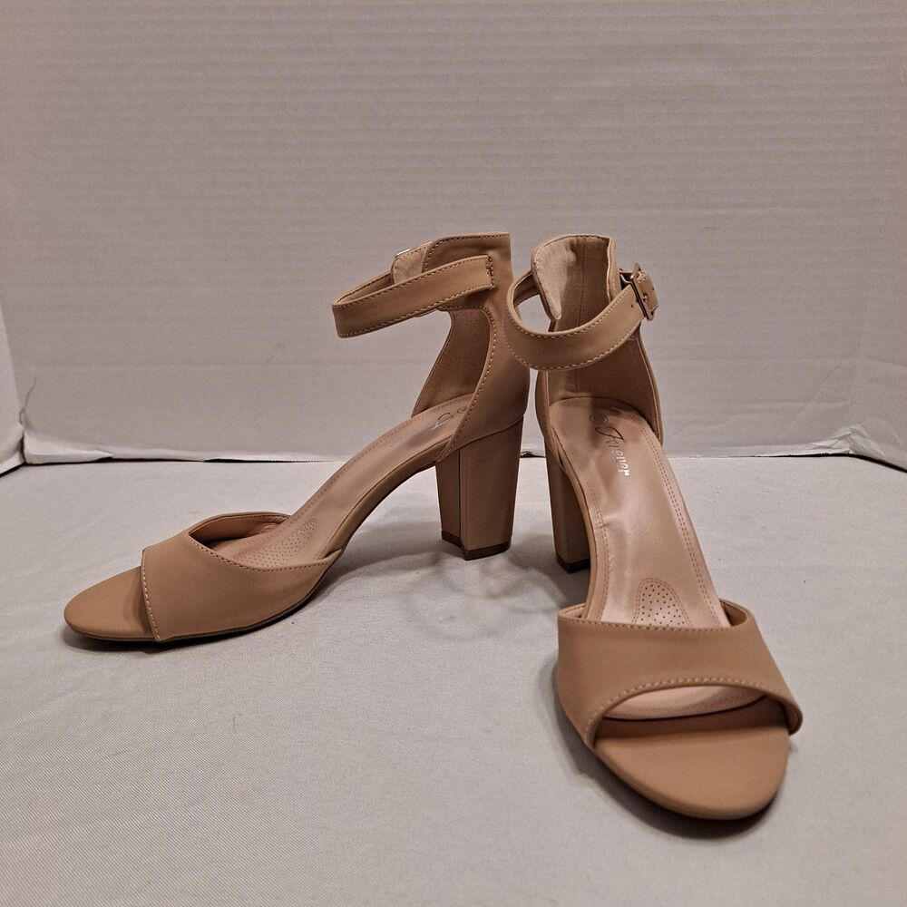 Forever Link Women's Sunshine-53 Sandals Size 10 Beige Ankle Strap Block Heel